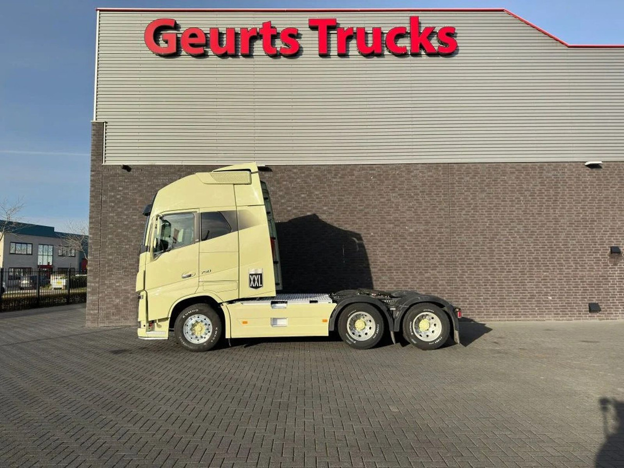 Volvo FH 16.750 6X4 XXL CABINE TREKKER/SZM/TRACTOR - Vetopöytäauto: kuva Volvo FH 16.750 6X4 XXL CABINE TREKKER/SZM/TRACTOR - Vetopöytäauto Volvo FH 16.750 6X4 XXL CABINE TREKKER/SZM/TRACTOR - Vetopöytäauto: kuva Volvo FH 16.750 6X4 XXL CABINE TREKKER/SZM/TRACTOR - Vetopöytäauto