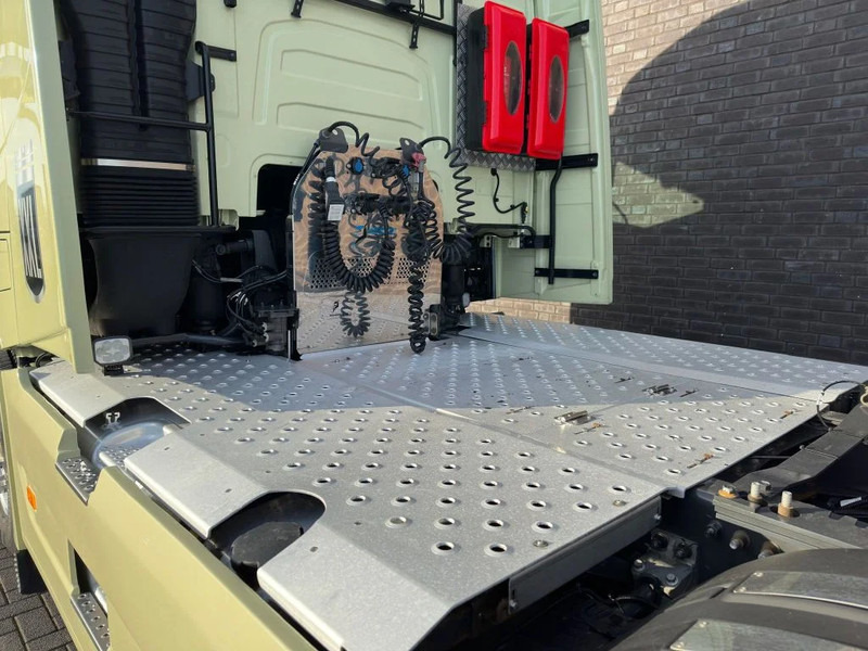 Vetopöytäauto Volvo FH 16.750 6X4 XXL CABINE TREKKER/SZM/TRACTOR: kuva Vetopöytäauto Volvo FH 16.750 6X4 XXL CABINE TREKKER/SZM/TRACTOR Vetopöytäauto Volvo FH 16.750 6X4 XXL CABINE TREKKER/SZM/TRACTOR: kuva Vetopöytäauto Volvo FH 16.750 6X4 XXL CABINE TREKKER/SZM/TRACTOR