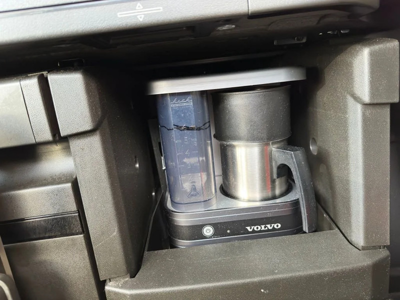 Vetopöytäauto Volvo FH 16.750 6X4 XXL CABINE TREKKER/SZM/TRACTOR: kuva Vetopöytäauto Volvo FH 16.750 6X4 XXL CABINE TREKKER/SZM/TRACTOR Vetopöytäauto Volvo FH 16.750 6X4 XXL CABINE TREKKER/SZM/TRACTOR: kuva Vetopöytäauto Volvo FH 16.750 6X4 XXL CABINE TREKKER/SZM/TRACTOR