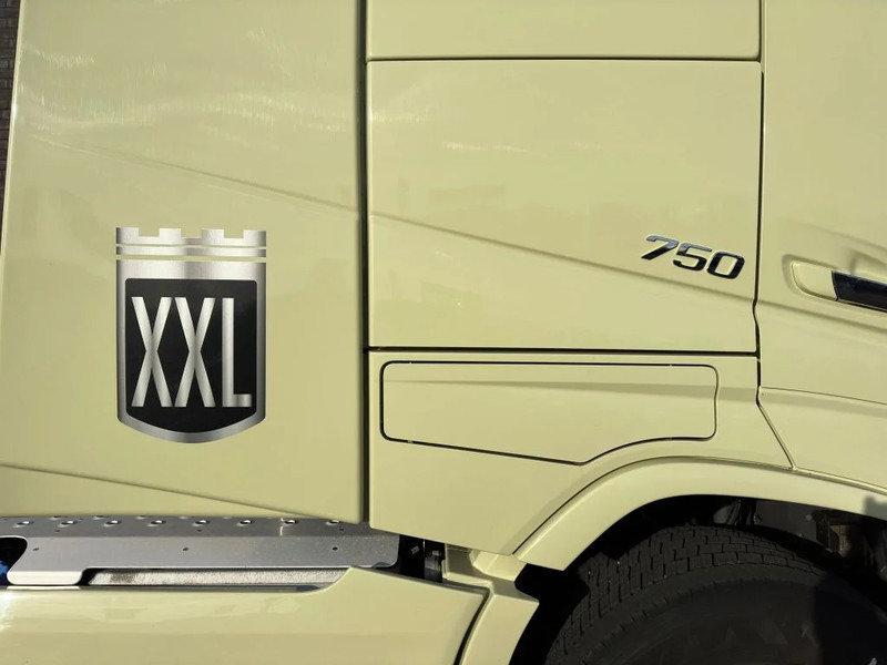 Vetopöytäauto Volvo FH 16.750 6X4 XXL CABINE TREKKER/SZM/TRACTOR: kuva Vetopöytäauto Volvo FH 16.750 6X4 XXL CABINE TREKKER/SZM/TRACTOR Vetopöytäauto Volvo FH 16.750 6X4 XXL CABINE TREKKER/SZM/TRACTOR: kuva Vetopöytäauto Volvo FH 16.750 6X4 XXL CABINE TREKKER/SZM/TRACTOR