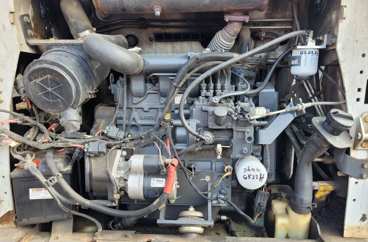 BOBCAT S530 - Liukuohjattu kuormaaja: kuva BOBCAT S530 - Liukuohjattu kuormaaja BOBCAT S530 - Liukuohjattu kuormaaja: kuva BOBCAT S530 - Liukuohjattu kuormaaja