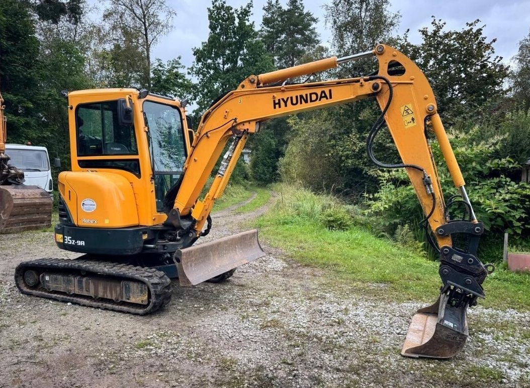 Hyundai R35Z - 9 - Minikuormaaja: kuva Hyundai R35Z - 9 - Minikuormaaja Hyundai R35Z - 9 - Minikuormaaja: kuva Hyundai R35Z - 9 - Minikuormaaja
