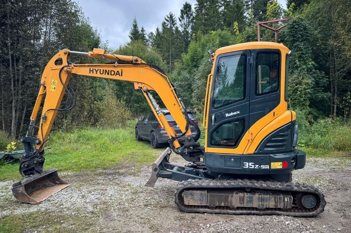 Hyundai R35Z - 9 - Minikuormaaja: kuva Hyundai R35Z - 9 - Minikuormaaja Hyundai R35Z - 9 - Minikuormaaja: kuva Hyundai R35Z - 9 - Minikuormaaja