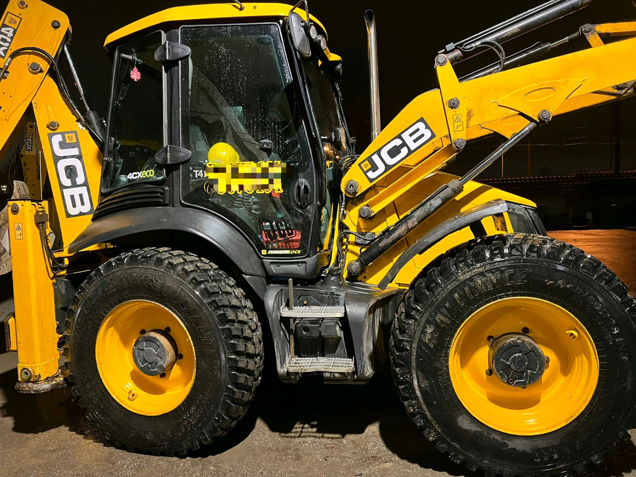 JCB 4CX - Kaivuri-trukki: kuva JCB 4CX - Kaivuri-trukki JCB 4CX - Kaivuri-trukki: kuva JCB 4CX - Kaivuri-trukki