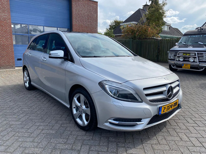 Mercedes-Benz B-Klasse 180 Ambition autom. panoramadak - Maasturi/ Katumaasturi: kuva Mercedes-Benz B-Klasse 180 Ambition autom. panoramadak - Maasturi/ Katumaasturi Mercedes-Benz B-Klasse 180 Ambition autom. panoramadak - Maasturi/ Katumaasturi: kuva Mercedes-Benz B-Klasse 180 Ambition autom. panoramadak - Maasturi/ Katumaasturi