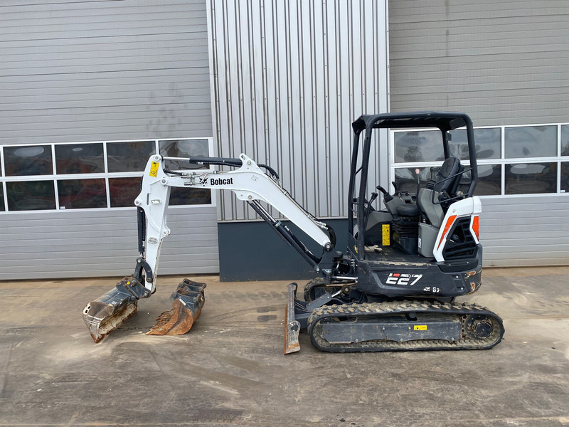 Bobcat E27 - Kaivuri: kuva Bobcat E27 - Kaivuri Bobcat E27 - Kaivuri: kuva Bobcat E27 - Kaivuri