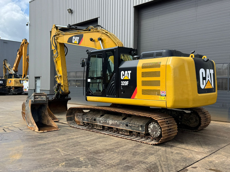Caterpillar 320FL incl. 3 x Bucket - Telakaivukone: kuva Caterpillar 320FL incl. 3 x Bucket - Telakaivukone Caterpillar 320FL incl. 3 x Bucket - Telakaivukone: kuva Caterpillar 320FL incl. 3 x Bucket - Telakaivukone