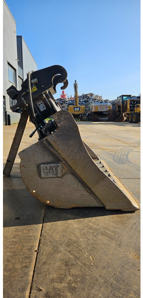 Caterpillar CAT DCT Bucket CW40S Kantelbak - Kuormaajan kauha: kuva Caterpillar CAT DCT Bucket CW40S Kantelbak - Kuormaajan kauha Caterpillar CAT DCT Bucket CW40S Kantelbak - Kuormaajan kauha: kuva Caterpillar CAT DCT Bucket CW40S Kantelbak - Kuormaajan kauha