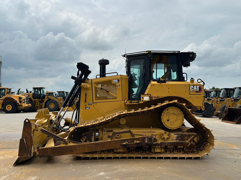 Caterpillar D6 LGP - Puskutraktori: kuva Caterpillar D6 LGP - Puskutraktori Caterpillar D6 LGP - Puskutraktori: kuva Caterpillar D6 LGP - Puskutraktori