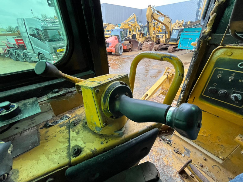 Puskutraktori Caterpillar D8R - Single shank ripper: kuva Puskutraktori Caterpillar D8R - Single shank ripper