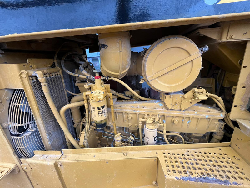 Puskutraktori Caterpillar D8R - Single shank ripper: kuva Puskutraktori Caterpillar D8R - Single shank ripper