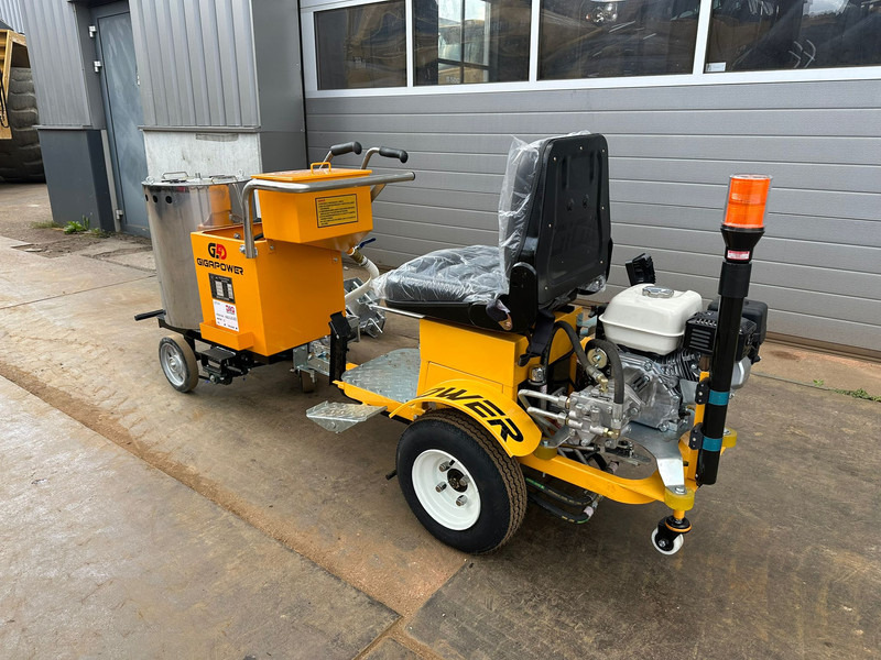 Giga power 860 Road Marking Machine - Asfaltinlaskija: kuva Giga power 860 Road Marking Machine - Asfaltinlaskija Giga power 860 Road Marking Machine - Asfaltinlaskija: kuva Giga power 860 Road Marking Machine - Asfaltinlaskija