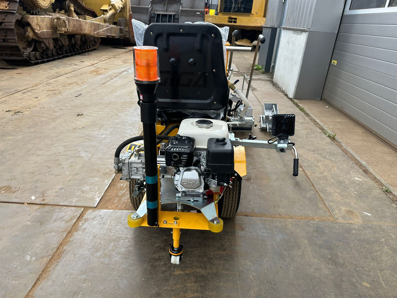 Giga power 860 Road Marking Machine - Asfaltinlaskija: kuva Giga power 860 Road Marking Machine - Asfaltinlaskija Giga power 860 Road Marking Machine - Asfaltinlaskija: kuva Giga power 860 Road Marking Machine - Asfaltinlaskija