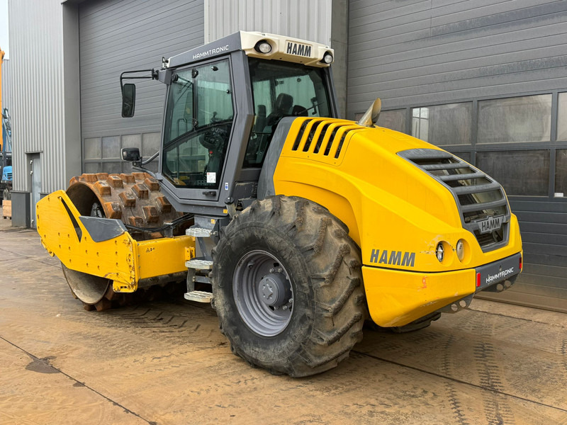 Hamm H13i Padfoot compactor - Jyrä: kuva Hamm H13i Padfoot compactor - Jyrä Hamm H13i Padfoot compactor - Jyrä: kuva Hamm H13i Padfoot compactor - Jyrä