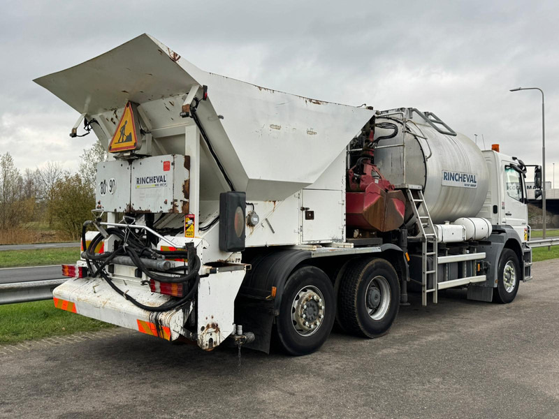 MERCEDESBENZ Axor 2533 6x2x4 Rincheval Bitumensprayer / chip spreader - Kuorma-auto: kuva MERCEDESBENZ Axor 2533 6x2x4 Rincheval Bitumensprayer / chip spreader - Kuorma-auto MERCEDESBENZ Axor 2533 6x2x4 Rincheval Bitumensprayer / chip spreader - Kuorma-auto: kuva MERCEDESBENZ Axor 2533 6x2x4 Rincheval Bitumensprayer / chip spreader - Kuorma-auto