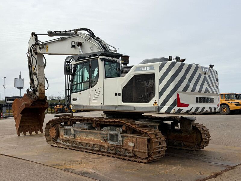 Liebherr R945 LCV (R944 / R946 / R950) - Telakaivukone: kuva Liebherr R945 LCV (R944 / R946 / R950) - Telakaivukone Liebherr R945 LCV (R944 / R946 / R950) - Telakaivukone: kuva Liebherr R945 LCV (R944 / R946 / R950) - Telakaivukone