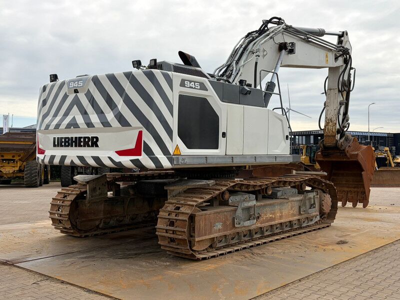 Liebherr R945 LCV (R944 / R946 / R950) - Telakaivukone: kuva Liebherr R945 LCV (R944 / R946 / R950) - Telakaivukone Liebherr R945 LCV (R944 / R946 / R950) - Telakaivukone: kuva Liebherr R945 LCV (R944 / R946 / R950) - Telakaivukone