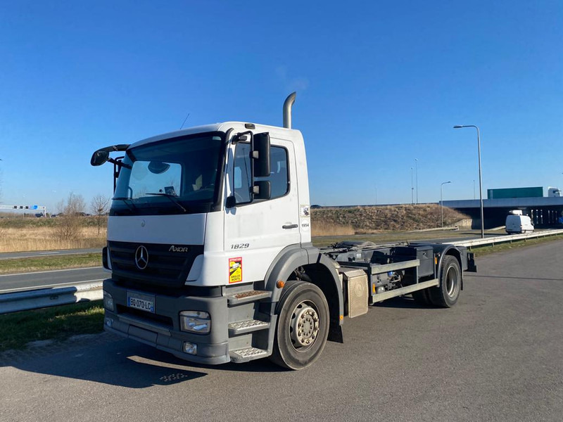 MERCEDESBENZ AXOR 1829 4x2 chassis cab - Kuorma-auto alusta: kuva MERCEDESBENZ AXOR 1829 4x2 chassis cab - Kuorma-auto alusta MERCEDESBENZ AXOR 1829 4x2 chassis cab - Kuorma-auto alusta: kuva MERCEDESBENZ AXOR 1829 4x2 chassis cab - Kuorma-auto alusta