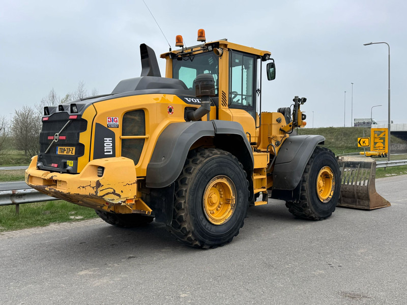 Volvo L110H - Pyöräkuormaaja: kuva Volvo L110H - Pyöräkuormaaja Volvo L110H - Pyöräkuormaaja: kuva Volvo L110H - Pyöräkuormaaja