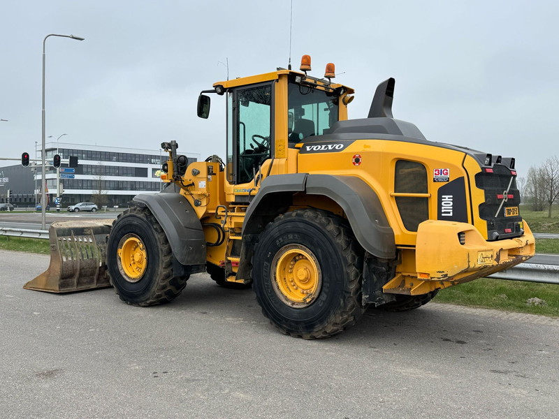 Volvo L110H - Pyöräkuormaaja: kuva Volvo L110H - Pyöräkuormaaja Volvo L110H - Pyöräkuormaaja: kuva Volvo L110H - Pyöräkuormaaja