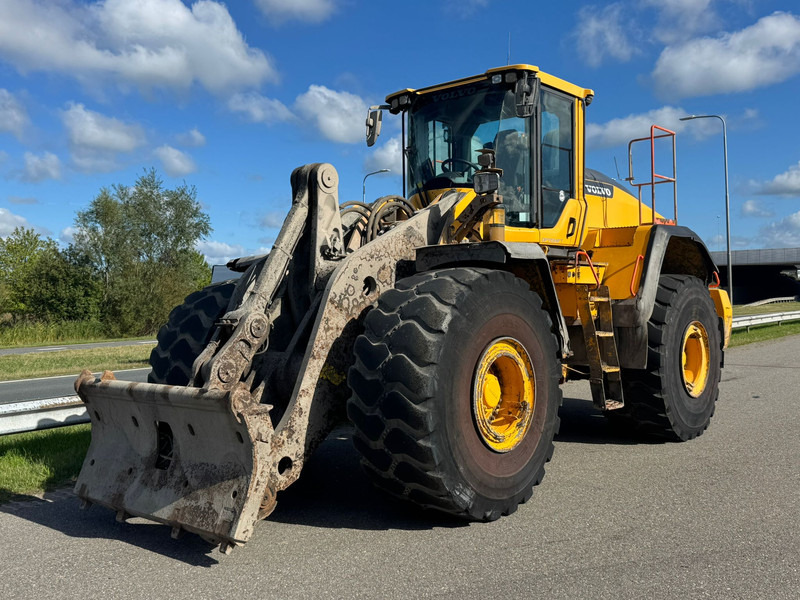 Volvo L220H - Pyöräkuormaaja: kuva Volvo L220H - Pyöräkuormaaja Volvo L220H - Pyöräkuormaaja: kuva Volvo L220H - Pyöräkuormaaja