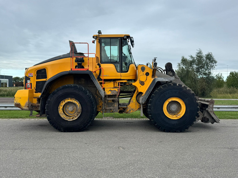 Volvo L220H - Pyöräkuormaaja: kuva Volvo L220H - Pyöräkuormaaja Volvo L220H - Pyöräkuormaaja: kuva Volvo L220H - Pyöräkuormaaja