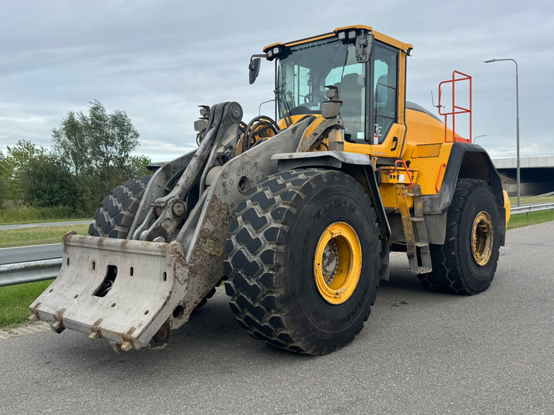 Volvo L220H - Pyöräkuormaaja: kuva Volvo L220H - Pyöräkuormaaja Volvo L220H - Pyöräkuormaaja: kuva Volvo L220H - Pyöräkuormaaja