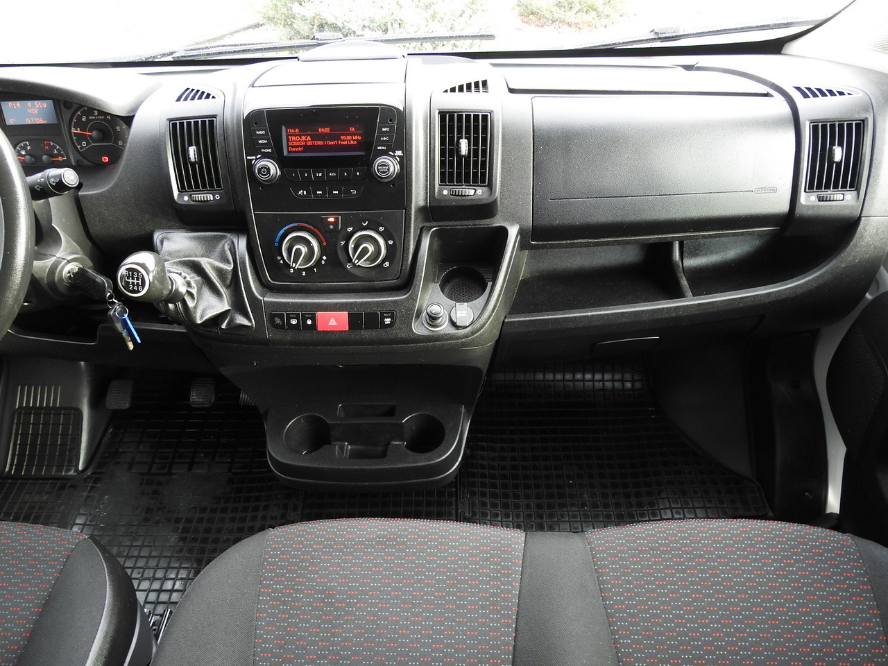 Pakettiauto CITROEN JUMPER BOX DELIVERY VAN 6 SEATS AIR CONDITIONING  140HP: kuva Pakettiauto CITROEN JUMPER BOX DELIVERY VAN 6 SEATS AIR CONDITIONING  140HP