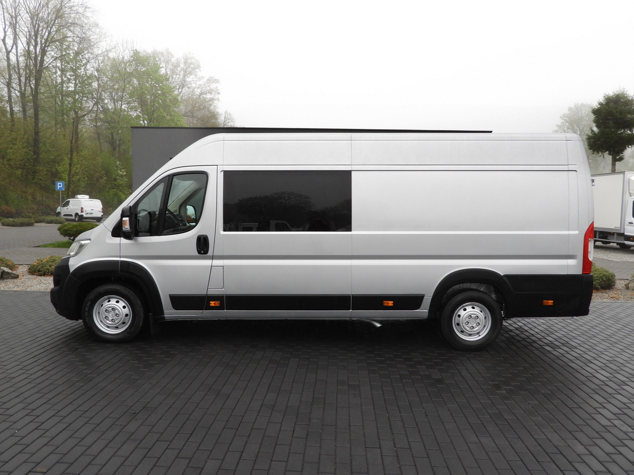 Pakettiauto CITROEN JUMPER  BOX DELIVERY VAN 7 SEATS CRUISE CONTROL LED LIGHTS AIR CONDITIONING  165HP: kuva Pakettiauto CITROEN JUMPER  BOX DELIVERY VAN 7 SEATS CRUISE CONTROL LED LIGHTS AIR CONDITIONING  165HP