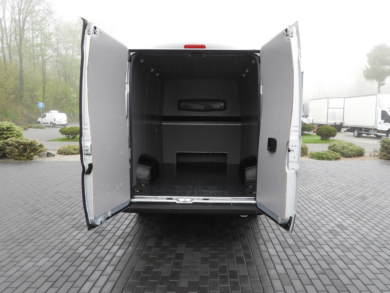 Pakettiauto CITROEN JUMPER  BOX DELIVERY VAN 7 SEATS CRUISE CONTROL LED LIGHTS AIR CONDITIONING  165HP: kuva Pakettiauto CITROEN JUMPER  BOX DELIVERY VAN 7 SEATS CRUISE CONTROL LED LIGHTS AIR CONDITIONING  165HP