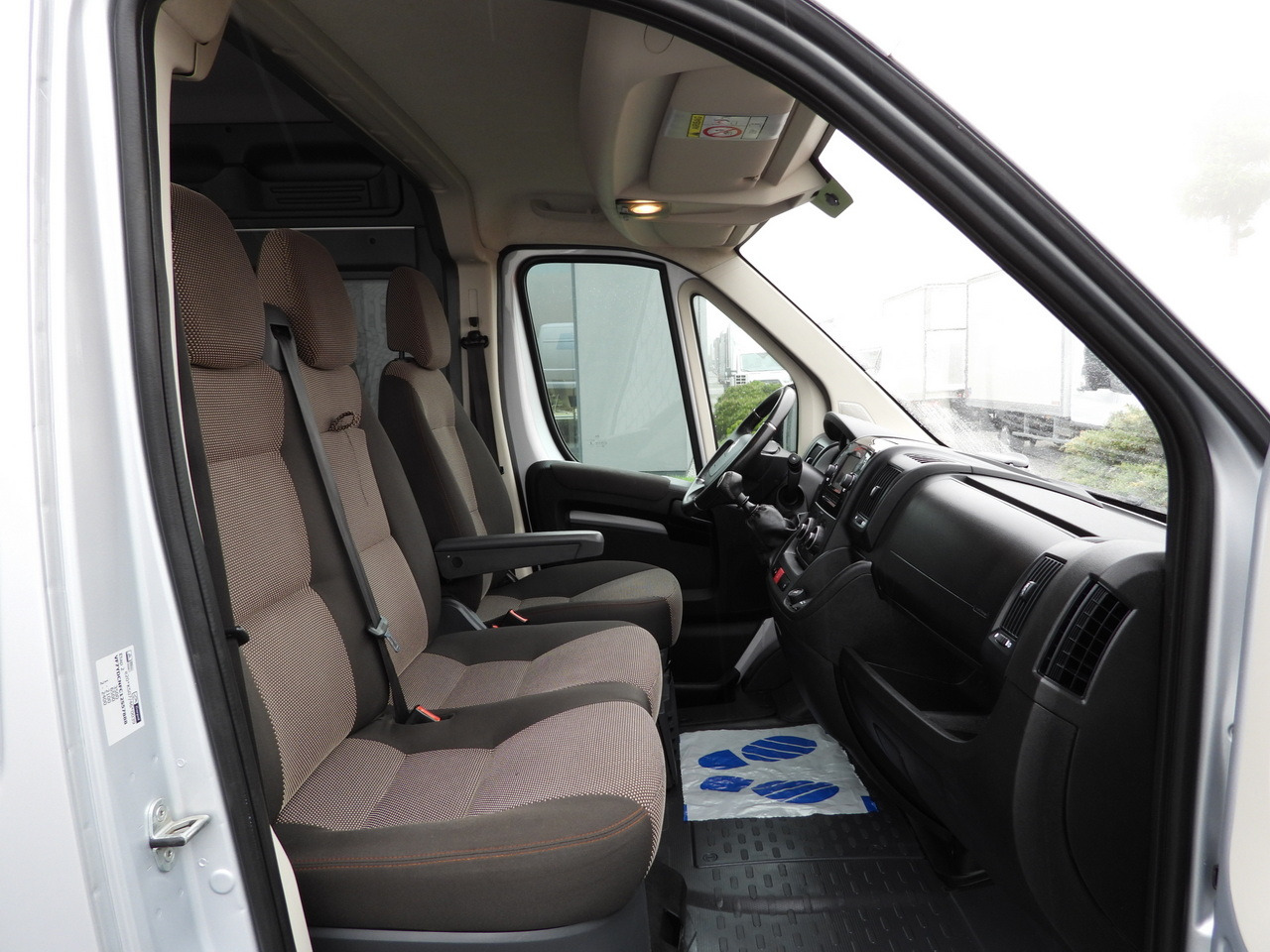 Pakettiauto CITROEN JUMPER  BOX DELIVERY VAN 7 SEATS CRUISE CONTROL LED LIGHTS AIR CONDITIONING  165HP: kuva Pakettiauto CITROEN JUMPER  BOX DELIVERY VAN 7 SEATS CRUISE CONTROL LED LIGHTS AIR CONDITIONING  165HP