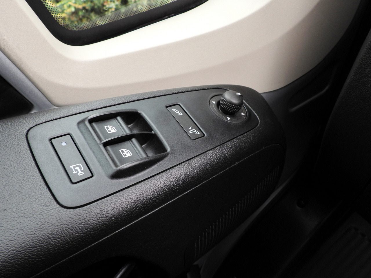 Pakettiauto CITROEN JUMPER  BOX DELIVERY VAN 7 SEATS CRUISE CONTROL LED LIGHTS AIR CONDITIONING  165HP: kuva Pakettiauto CITROEN JUMPER  BOX DELIVERY VAN 7 SEATS CRUISE CONTROL LED LIGHTS AIR CONDITIONING  165HP