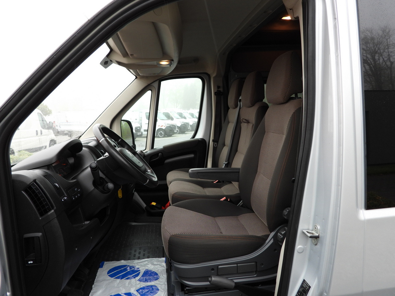 Pakettiauto CITROEN JUMPER  BOX DELIVERY VAN 7 SEATS CRUISE CONTROL LED LIGHTS AIR CONDITIONING  165HP: kuva Pakettiauto CITROEN JUMPER  BOX DELIVERY VAN 7 SEATS CRUISE CONTROL LED LIGHTS AIR CONDITIONING  165HP