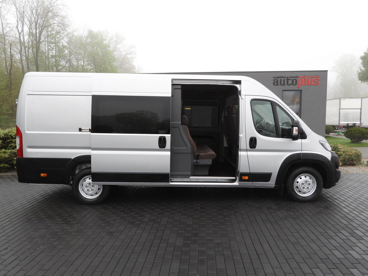 Pakettiauto CITROEN JUMPER  BOX DELIVERY VAN 7 SEATS CRUISE CONTROL LED LIGHTS AIR CONDITIONING  165HP: kuva Pakettiauto CITROEN JUMPER  BOX DELIVERY VAN 7 SEATS CRUISE CONTROL LED LIGHTS AIR CONDITIONING  165HP