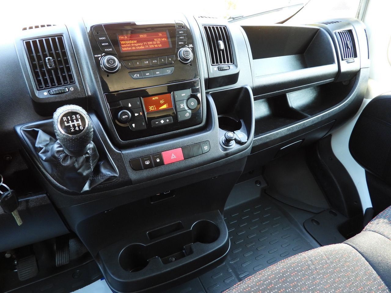 Jatko-ohjaamo kevyt kuorma-auto CITROEN JUMPER STAKE BODY DOUBLE CABIN DOKA 7 SEATS PNEUMATICS AIR CONDITIONING  140HP: kuva Jatko-ohjaamo kevyt kuorma-auto CITROEN JUMPER STAKE BODY DOUBLE CABIN DOKA 7 SEATS PNEUMATICS AIR CONDITIONING  140HP