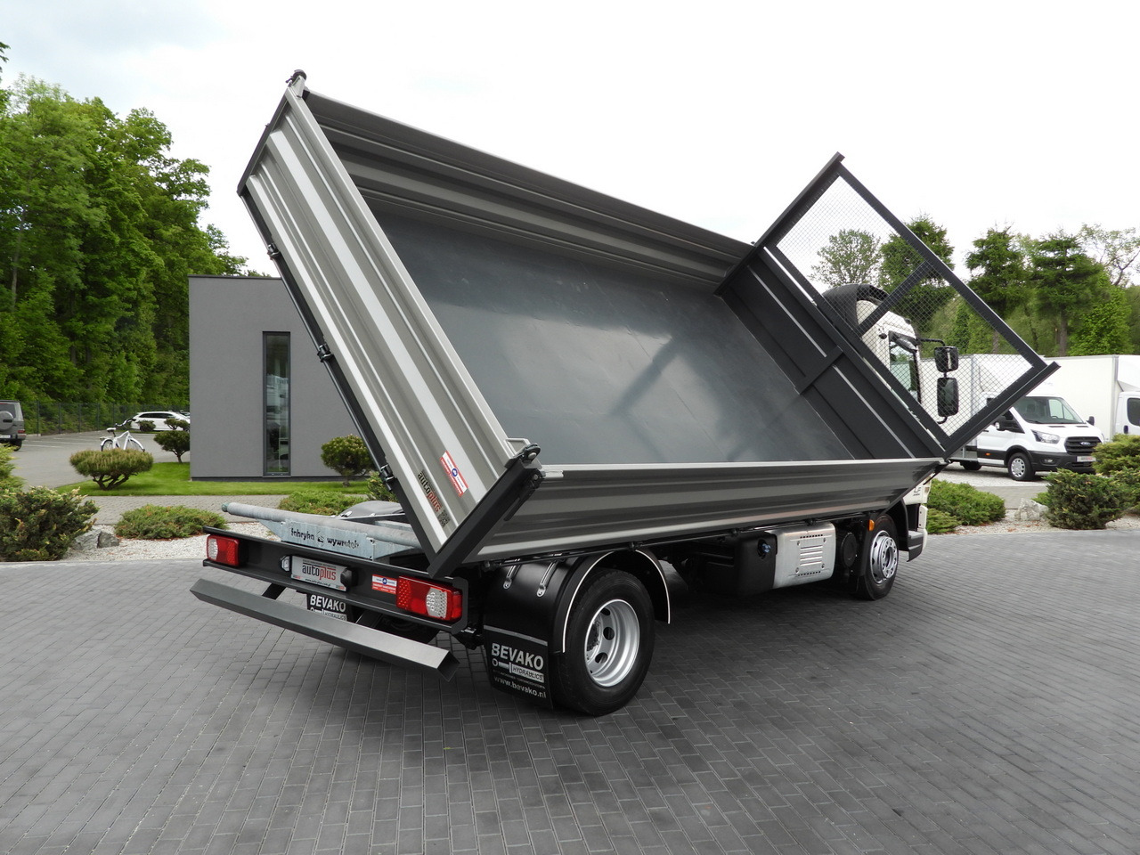 DAF LF 180 THREE-WAY TIPPER CRUISE CONTROL LED LIGHTS AUTOMATIC TRANSMISSION TWIN WHEELS AIR CONDITIONING 180HP - Kippilava-auto: kuva DAF LF 180 THREE-WAY TIPPER CRUISE CONTROL LED LIGHTS AUTOMATIC TRANSMISSION TWIN WHEELS AIR CONDITIONING 180HP - Kippilava-auto DAF LF 180 THREE-WAY TIPPER CRUISE CONTROL LED LIGHTS AUTOMATIC TRANSMISSION TWIN WHEELS AIR CONDITIONING 180HP - Kippilava-auto: kuva DAF LF 180 THREE-WAY TIPPER CRUISE CONTROL LED LIGHTS AUTOMATIC TRANSMISSION TWIN WHEELS AIR CONDITIONING 180HP - Kippilava-auto