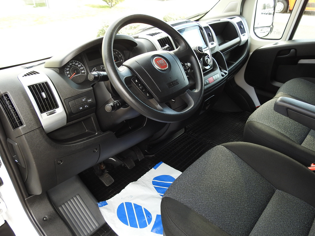 FIAT DUCATO BOX LIFT 8 PALLETS CRUISE CONTROL NAVIGATION LED LIGHTS AIR CONDITIONING 130HP - Jakeluauto: kuva FIAT DUCATO BOX LIFT 8 PALLETS CRUISE CONTROL NAVIGATION LED LIGHTS AIR CONDITIONING 130HP - Jakeluauto FIAT DUCATO BOX LIFT 8 PALLETS CRUISE CONTROL NAVIGATION LED LIGHTS AIR CONDITIONING 130HP - Jakeluauto: kuva FIAT DUCATO BOX LIFT 8 PALLETS CRUISE CONTROL NAVIGATION LED LIGHTS AIR CONDITIONING 130HP - Jakeluauto