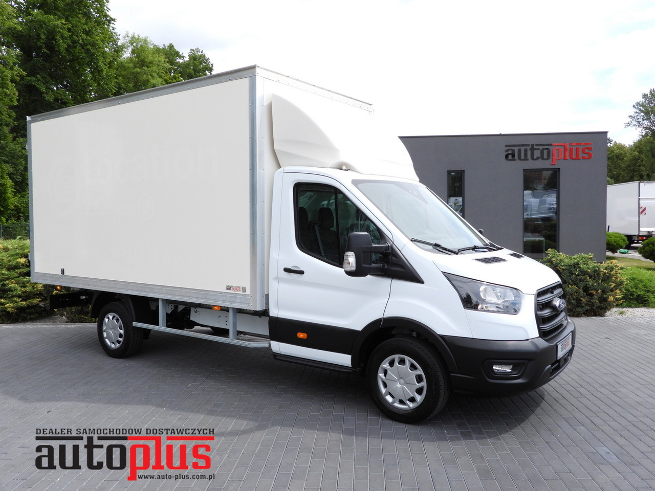 FORD TRANSIT BOX 8 PALLETS CRUISE CONTROL AIR CONDITIONING 130HP - Jakeluauto: kuva FORD TRANSIT BOX 8 PALLETS CRUISE CONTROL AIR CONDITIONING 130HP - Jakeluauto FORD TRANSIT BOX 8 PALLETS CRUISE CONTROL AIR CONDITIONING 130HP - Jakeluauto: kuva FORD TRANSIT BOX 8 PALLETS CRUISE CONTROL AIR CONDITIONING 130HP - Jakeluauto