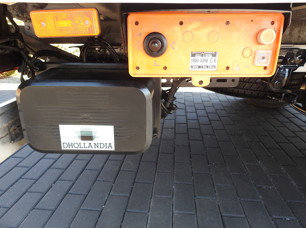 Jakeluauto FORD TRANSIT  BOX LIFT 8 PALLETS TWIN WHEELS AIR CONDITIONING  130HP: kuva Jakeluauto FORD TRANSIT  BOX LIFT 8 PALLETS TWIN WHEELS AIR CONDITIONING  130HP