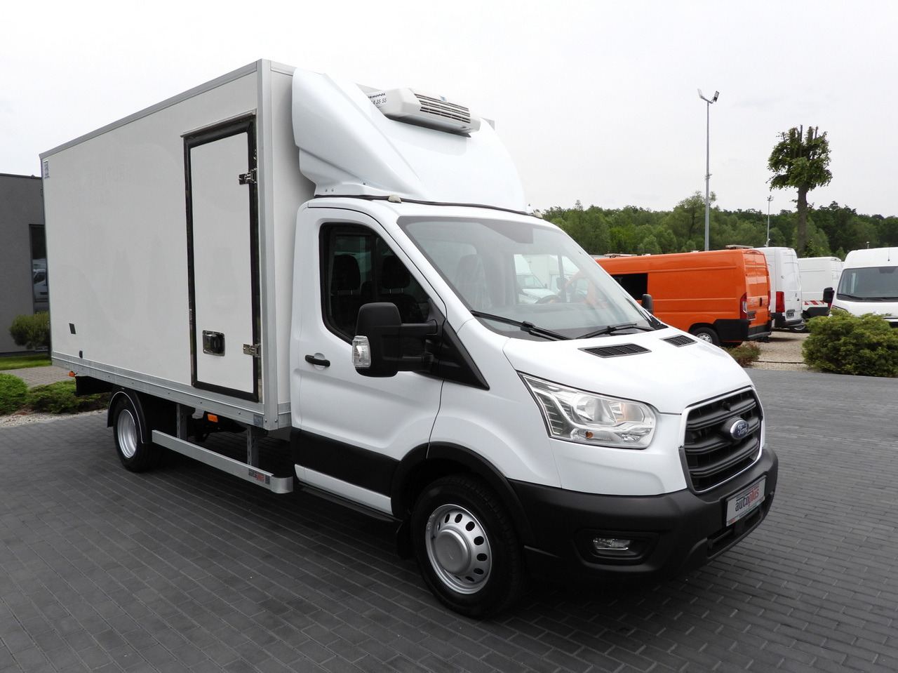 FORD TRANSIT BOX / REFRIGERATOR BOX 5*C / CRUISE CONTROL LED LIGHTS TWIN WHEELS AIR CONDITIONING 130HP - Jakeluauto: kuva FORD TRANSIT BOX / REFRIGERATOR BOX 5*C / CRUISE CONTROL LED LIGHTS TWIN WHEELS AIR CONDITIONING 130HP - Jakeluauto FORD TRANSIT BOX / REFRIGERATOR BOX 5*C / CRUISE CONTROL LED LIGHTS TWIN WHEELS AIR CONDITIONING 130HP - Jakeluauto: kuva FORD TRANSIT BOX / REFRIGERATOR BOX 5*C / CRUISE CONTROL LED LIGHTS TWIN WHEELS AIR CONDITIONING 130HP - Jakeluauto