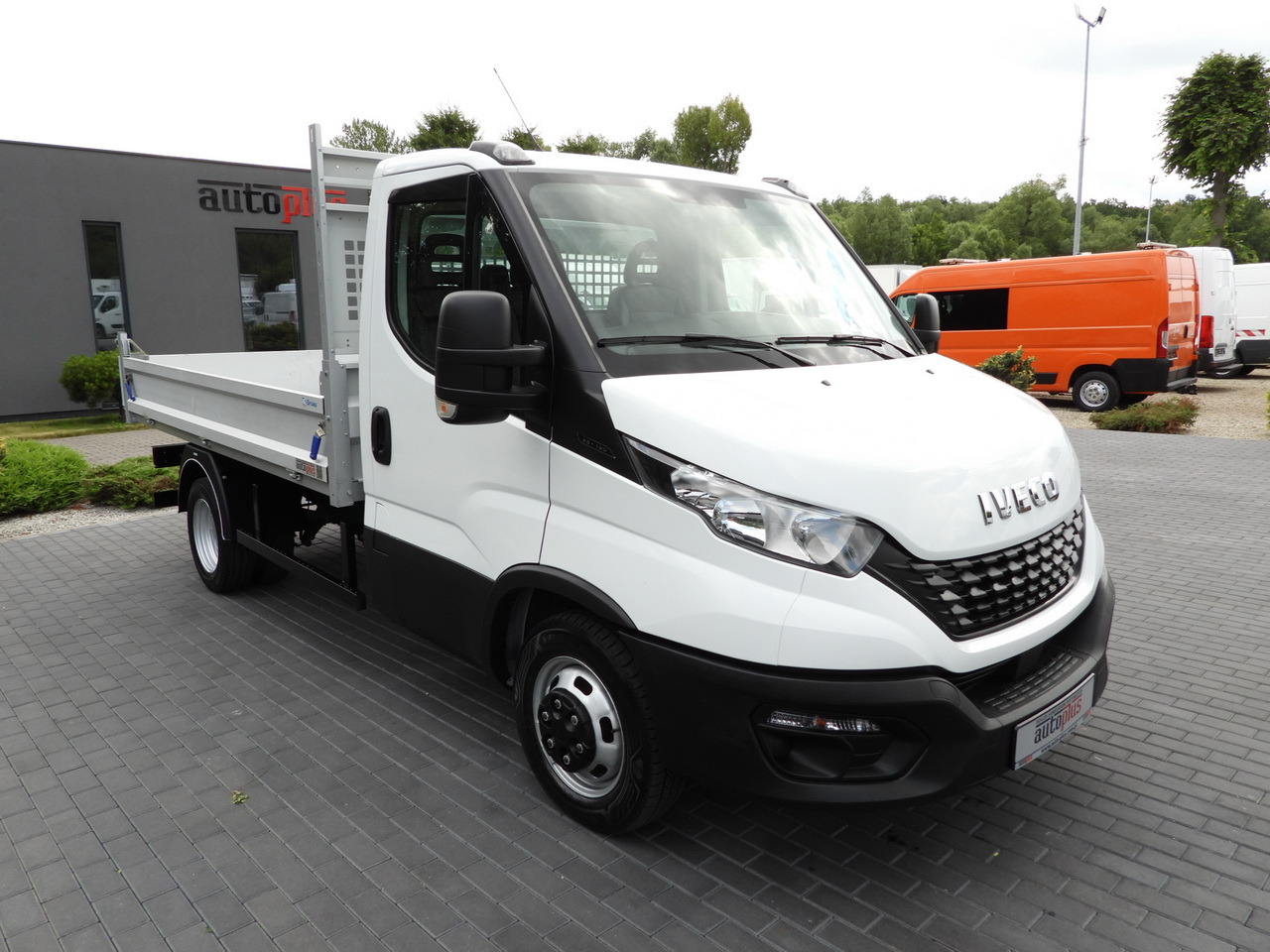 IVECO DAILY 35C14 CRUISE CONTROL TWIN WHEELS AIR CONDITIONING 140HP - Kippilava-auto: kuva IVECO DAILY 35C14 CRUISE CONTROL TWIN WHEELS AIR CONDITIONING 140HP - Kippilava-auto IVECO DAILY 35C14 CRUISE CONTROL TWIN WHEELS AIR CONDITIONING 140HP - Kippilava-auto: kuva IVECO DAILY 35C14 CRUISE CONTROL TWIN WHEELS AIR CONDITIONING 140HP - Kippilava-auto