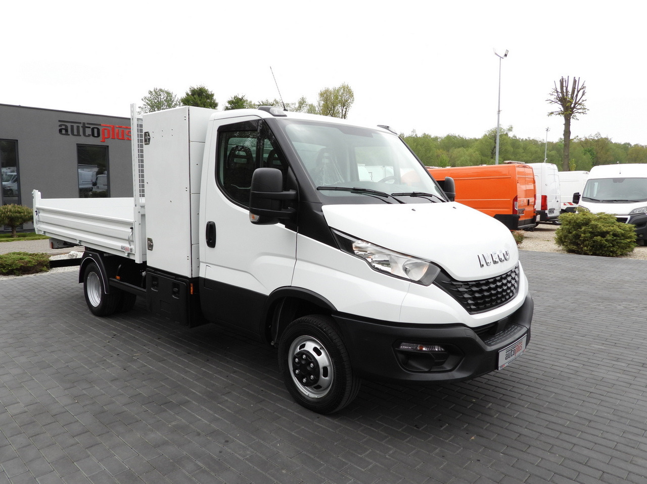 IVECO DAILY 35C14 TIPPER CRUISE CONTROL TWIN WHEELS 140HP - Kippilava-auto: kuva IVECO DAILY 35C14 TIPPER CRUISE CONTROL TWIN WHEELS 140HP - Kippilava-auto IVECO DAILY 35C14 TIPPER CRUISE CONTROL TWIN WHEELS 140HP - Kippilava-auto: kuva IVECO DAILY 35C14 TIPPER CRUISE CONTROL TWIN WHEELS 140HP - Kippilava-auto
