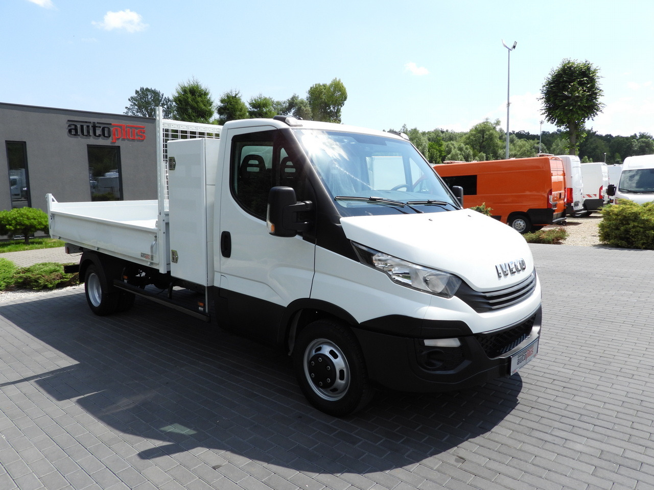 IVECO DAILY 35C15 TIPPER CRUISE CONTROL TWIN WHEELS AIR CONDITIONING 150HP - Kippilava-auto: kuva IVECO DAILY 35C15 TIPPER CRUISE CONTROL TWIN WHEELS AIR CONDITIONING 150HP - Kippilava-auto IVECO DAILY 35C15 TIPPER CRUISE CONTROL TWIN WHEELS AIR CONDITIONING 150HP - Kippilava-auto: kuva IVECO DAILY 35C15 TIPPER CRUISE CONTROL TWIN WHEELS AIR CONDITIONING 150HP - Kippilava-auto