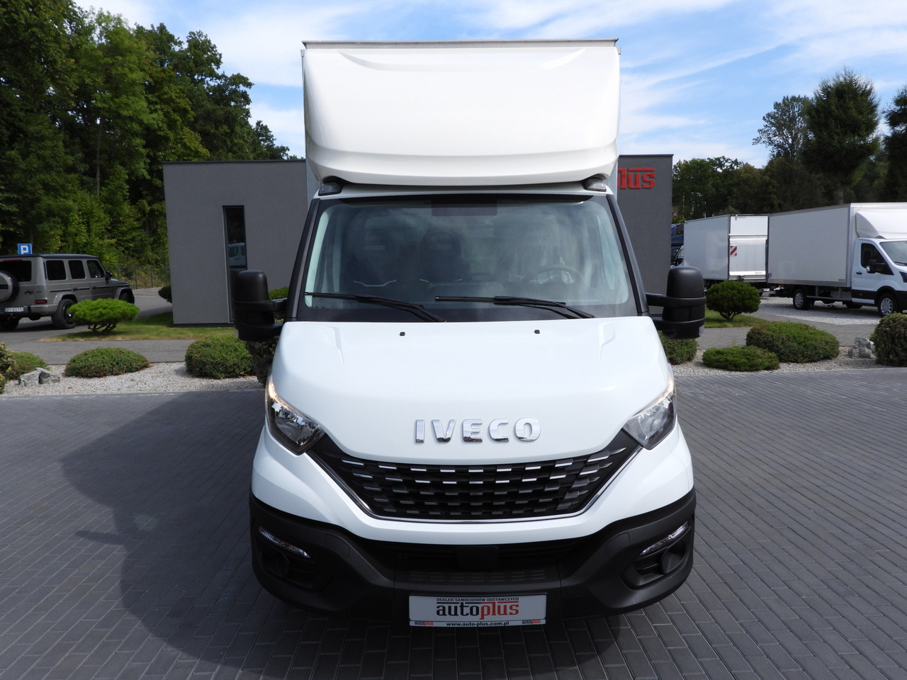 IVECO DAILY 35C16 BOX LIFT 8 PALLETS CRUISE CONTROL AUTOMATIC TRANSMISSION HI-MATIC TWIN WHEELS AIR CONDITIONING 160HP - Jakeluauto: kuva IVECO DAILY 35C16 BOX LIFT 8 PALLETS CRUISE CONTROL AUTOMATIC TRANSMISSION HI-MATIC TWIN WHEELS AIR CONDITIONING 160HP - Jakeluauto IVECO DAILY 35C16 BOX LIFT 8 PALLETS CRUISE CONTROL AUTOMATIC TRANSMISSION HI-MATIC TWIN WHEELS AIR CONDITIONING 160HP - Jakeluauto: kuva IVECO DAILY 35C16 BOX LIFT 8 PALLETS CRUISE CONTROL AUTOMATIC TRANSMISSION HI-MATIC TWIN WHEELS AIR CONDITIONING 160HP - Jakeluauto