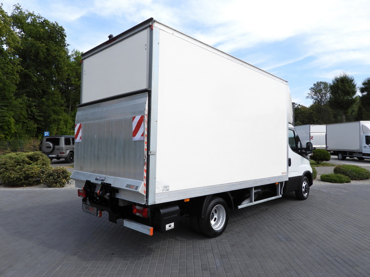 IVECO DAILY 35C16 BOX LIFT 8 PALLETS CRUISE CONTROL AUTOMATIC TRANSMISSION HI-MATIC TWIN WHEELS AIR CONDITIONING 160HP - Jakeluauto: kuva IVECO DAILY 35C16 BOX LIFT 8 PALLETS CRUISE CONTROL AUTOMATIC TRANSMISSION HI-MATIC TWIN WHEELS AIR CONDITIONING 160HP - Jakeluauto IVECO DAILY 35C16 BOX LIFT 8 PALLETS CRUISE CONTROL AUTOMATIC TRANSMISSION HI-MATIC TWIN WHEELS AIR CONDITIONING 160HP - Jakeluauto: kuva IVECO DAILY 35C16 BOX LIFT 8 PALLETS CRUISE CONTROL AUTOMATIC TRANSMISSION HI-MATIC TWIN WHEELS AIR CONDITIONING 160HP - Jakeluauto