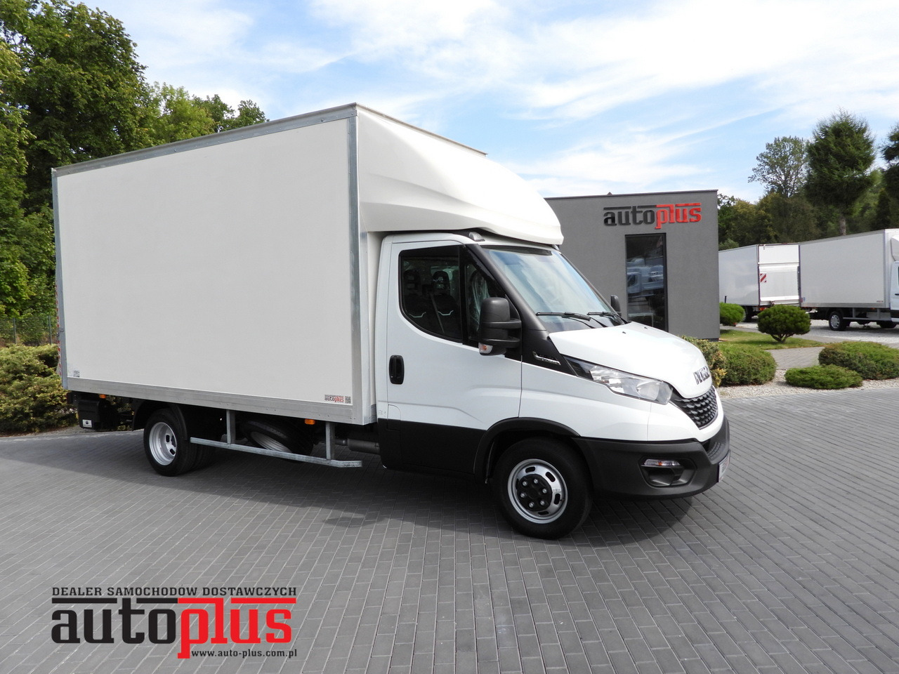 IVECO DAILY 35C16 BOX LIFT 8 PALLETS CRUISE CONTROL AUTOMATIC TRANSMISSION HI-MATIC TWIN WHEELS AIR CONDITIONING 160HP - Jakeluauto: kuva IVECO DAILY 35C16 BOX LIFT 8 PALLETS CRUISE CONTROL AUTOMATIC TRANSMISSION HI-MATIC TWIN WHEELS AIR CONDITIONING 160HP - Jakeluauto IVECO DAILY 35C16 BOX LIFT 8 PALLETS CRUISE CONTROL AUTOMATIC TRANSMISSION HI-MATIC TWIN WHEELS AIR CONDITIONING 160HP - Jakeluauto: kuva IVECO DAILY 35C16 BOX LIFT 8 PALLETS CRUISE CONTROL AUTOMATIC TRANSMISSION HI-MATIC TWIN WHEELS AIR CONDITIONING 160HP - Jakeluauto