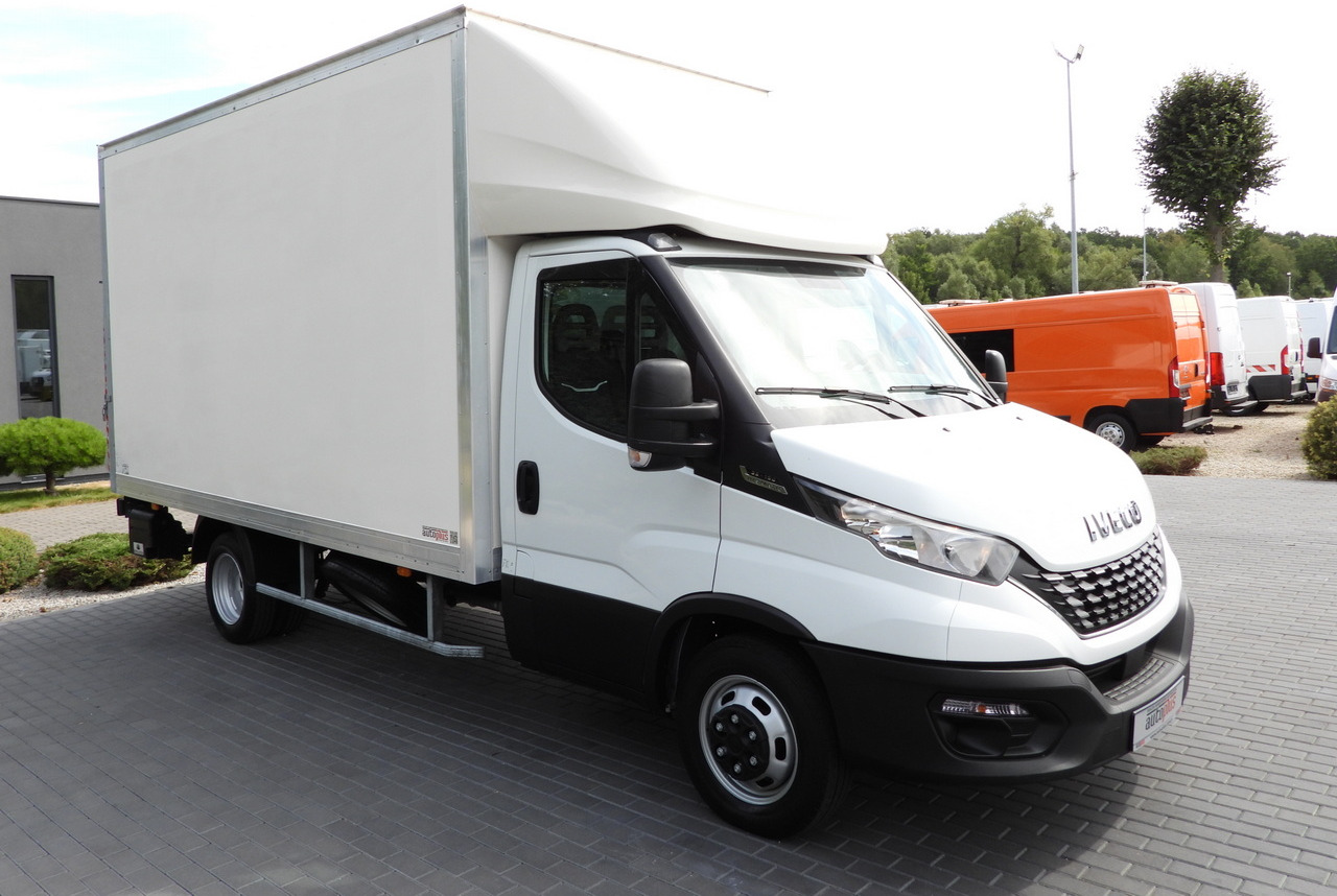 IVECO DAILY 35C16 BOX LIFT 8 PALLETS CRUISE CONTROL AUTOMATIC TRANSMISSION HI-MATIC TWIN WHEELS AIR CONDITIONING 160HP - Jakeluauto: kuva IVECO DAILY 35C16 BOX LIFT 8 PALLETS CRUISE CONTROL AUTOMATIC TRANSMISSION HI-MATIC TWIN WHEELS AIR CONDITIONING 160HP - Jakeluauto IVECO DAILY 35C16 BOX LIFT 8 PALLETS CRUISE CONTROL AUTOMATIC TRANSMISSION HI-MATIC TWIN WHEELS AIR CONDITIONING 160HP - Jakeluauto: kuva IVECO DAILY 35C16 BOX LIFT 8 PALLETS CRUISE CONTROL AUTOMATIC TRANSMISSION HI-MATIC TWIN WHEELS AIR CONDITIONING 160HP - Jakeluauto