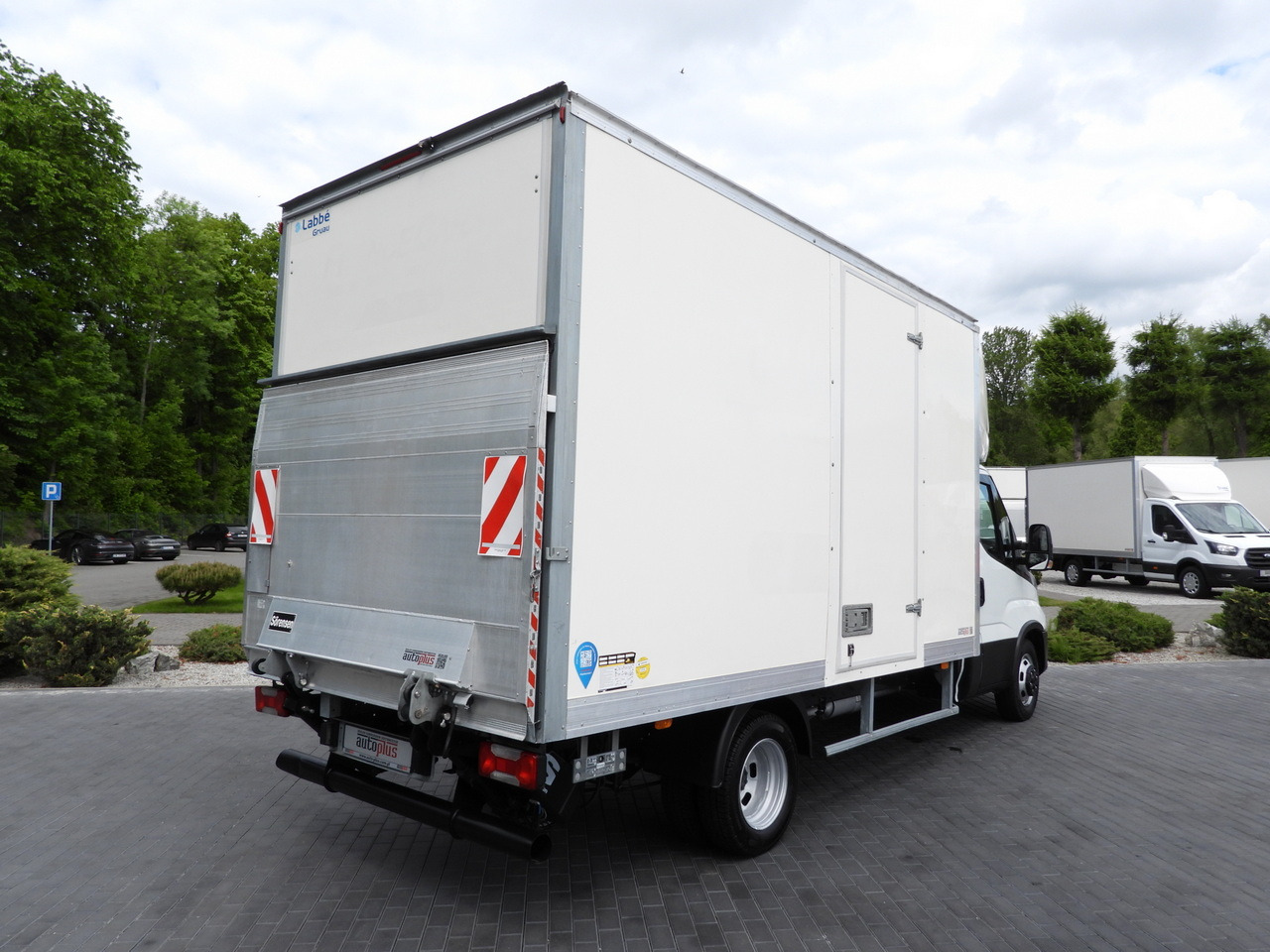 IVECO DAILY 35C16 BOX LIFT 8 PALLETS CRUISE CONTROL TWIN WHEELS AIR CONDITIONING 160HP - Jakeluauto: kuva IVECO DAILY 35C16 BOX LIFT 8 PALLETS CRUISE CONTROL TWIN WHEELS AIR CONDITIONING 160HP - Jakeluauto IVECO DAILY 35C16 BOX LIFT 8 PALLETS CRUISE CONTROL TWIN WHEELS AIR CONDITIONING 160HP - Jakeluauto: kuva IVECO DAILY 35C16 BOX LIFT 8 PALLETS CRUISE CONTROL TWIN WHEELS AIR CONDITIONING 160HP - Jakeluauto