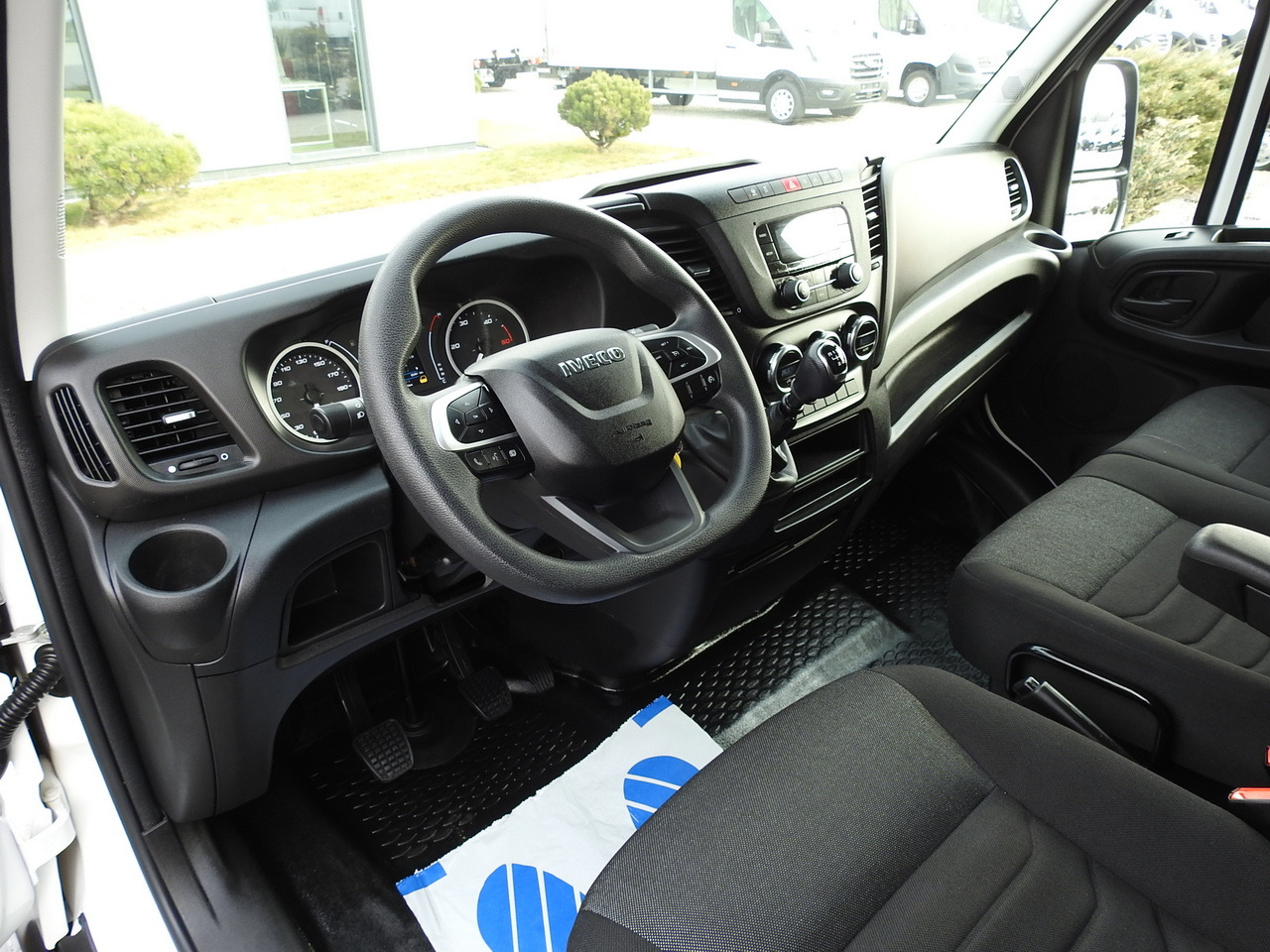 IVECO DAILY 35C16 BOX LIFT 8 PALLETS CRUISE CONTROL TWIN WHEELS AIR CONDITIONING 160HP - Jakeluauto: kuva IVECO DAILY 35C16 BOX LIFT 8 PALLETS CRUISE CONTROL TWIN WHEELS AIR CONDITIONING 160HP - Jakeluauto IVECO DAILY 35C16 BOX LIFT 8 PALLETS CRUISE CONTROL TWIN WHEELS AIR CONDITIONING 160HP - Jakeluauto: kuva IVECO DAILY 35C16 BOX LIFT 8 PALLETS CRUISE CONTROL TWIN WHEELS AIR CONDITIONING 160HP - Jakeluauto