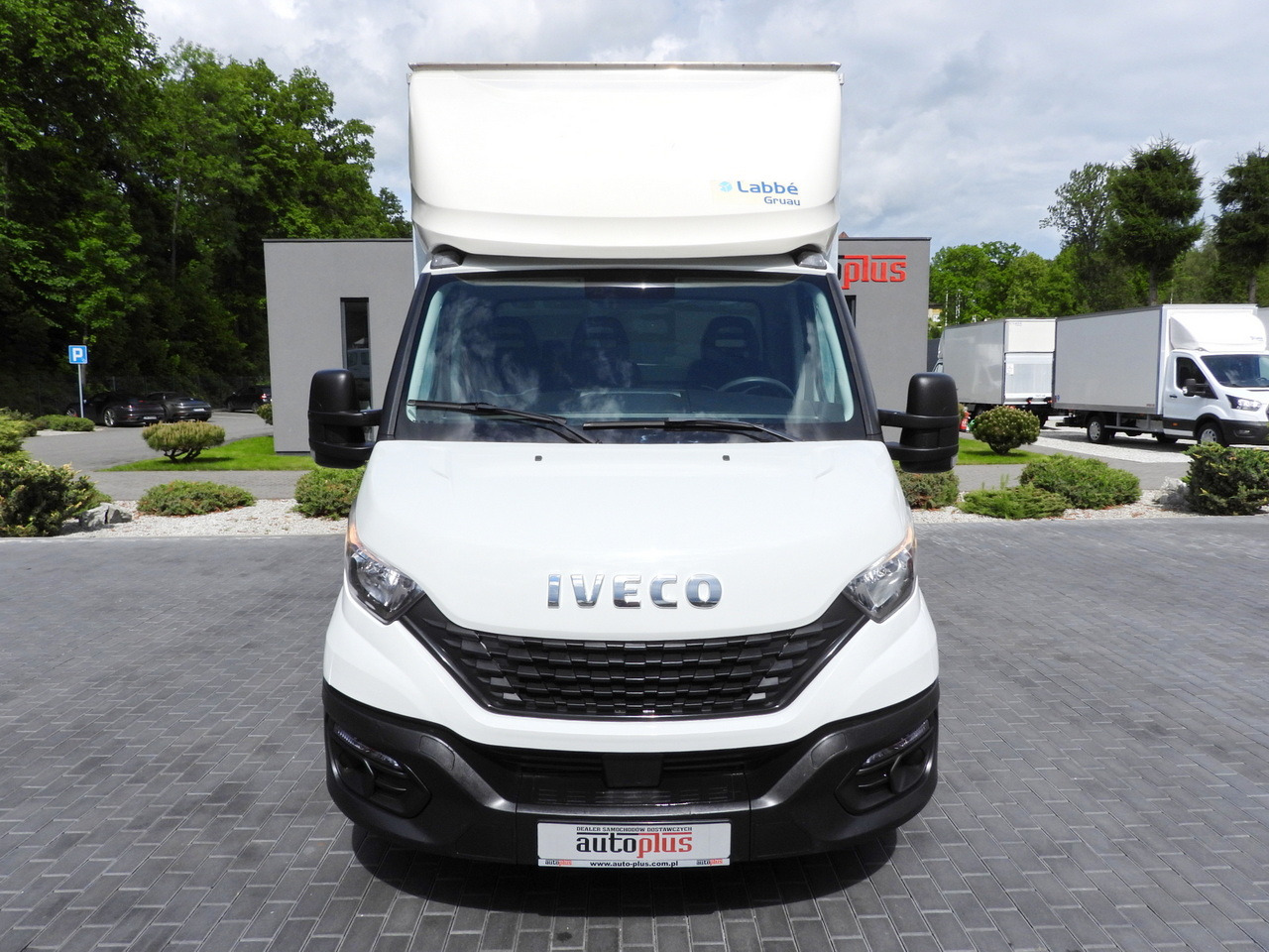 IVECO DAILY 35C16 BOX LIFT 8 PALLETS CRUISE CONTROL TWIN WHEELS AIR CONDITIONING 160HP - Jakeluauto: kuva IVECO DAILY 35C16 BOX LIFT 8 PALLETS CRUISE CONTROL TWIN WHEELS AIR CONDITIONING 160HP - Jakeluauto IVECO DAILY 35C16 BOX LIFT 8 PALLETS CRUISE CONTROL TWIN WHEELS AIR CONDITIONING 160HP - Jakeluauto: kuva IVECO DAILY 35C16 BOX LIFT 8 PALLETS CRUISE CONTROL TWIN WHEELS AIR CONDITIONING 160HP - Jakeluauto
